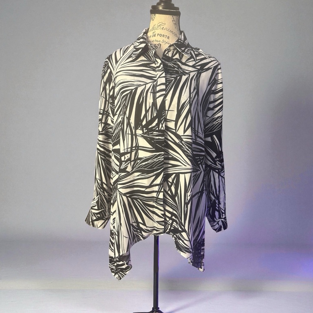 Peck & Peck Lightweight Leaf Pattern Top